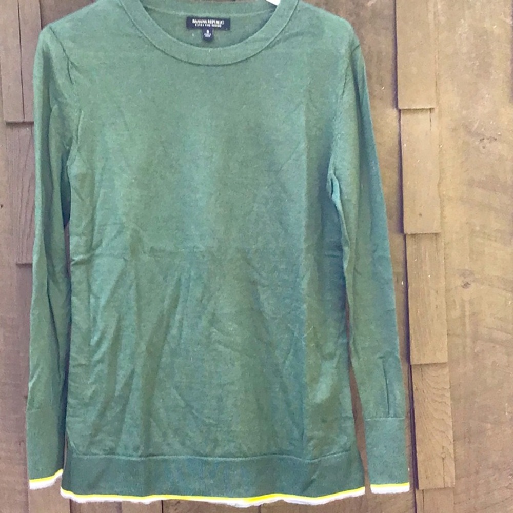 Banana republic olive green sweater with yellow grey and white trim